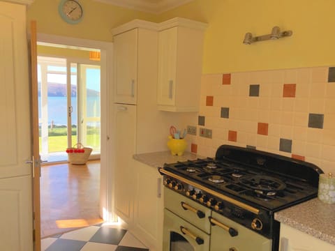 Take in the views while cooking up a storm