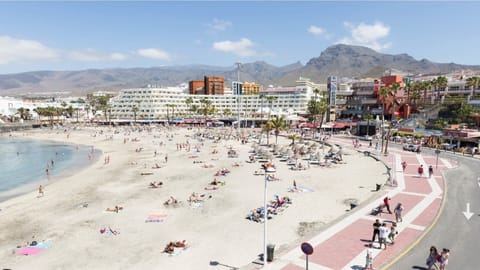 Beach nearby, sun loungers, beach towels