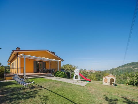 Sky, Plant, Building, Window, Slope, Land Lot, Tree, House, Grass, Leisure