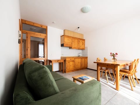 Swimming Pool, Hill, Leisure, Mountain Range, Outdoor Furniture, Hill Station, Resort, Valley, Eco Hotel, Ridge