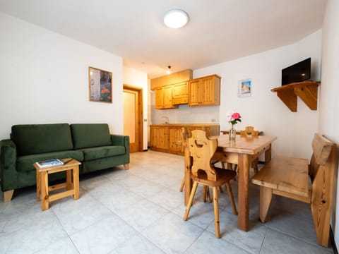 Swimming Pool, Hill, Leisure, Mountain Range, Outdoor Furniture, Hill Station, Resort, Valley, Eco Hotel, Ridge