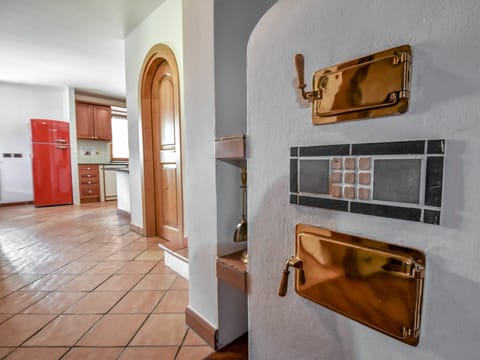 Picture Frame, Building, Wood, Door, Interior Design, House, Hall, Rectangle, Flooring, Art