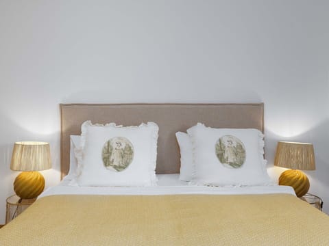 Furniture, Bed, Bedroom, Bedding, Interior Design, Bed Sheet, Linens, Cushion, Wood, Throw Pillow