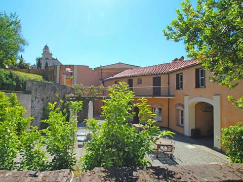 Plant, Sky, Property, Window, Building, Tree, Land Lot, Urban Design, Facade