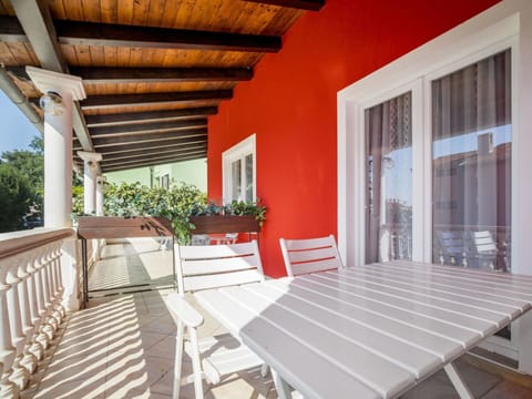 Property, Building, Room, Real Estate, House, Porch, Furniture, Balcony, Interior Design, Home