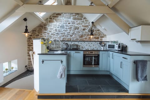 Kitchen with all your basics provided.