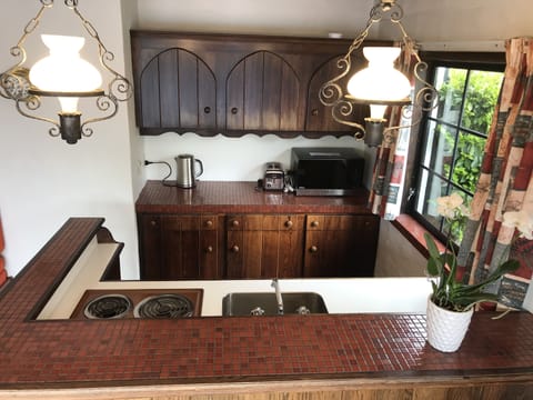 Open kitchen, for light cooking only.