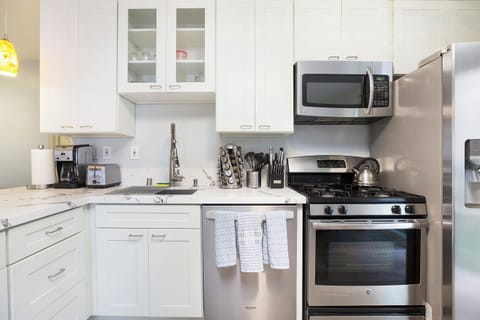 Fully upgraded gourmet kitchen with top of line appliances, utensils and cutlery. Permit #str14-0085