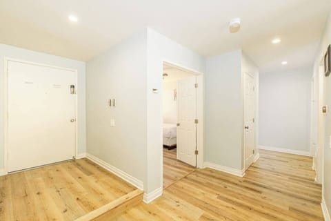 Hallway to the bedrooms area