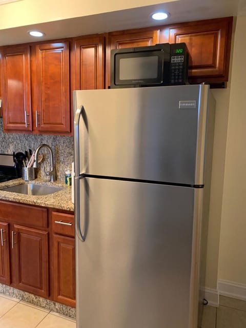 Fridge, microwave, oven, coffee/tea maker