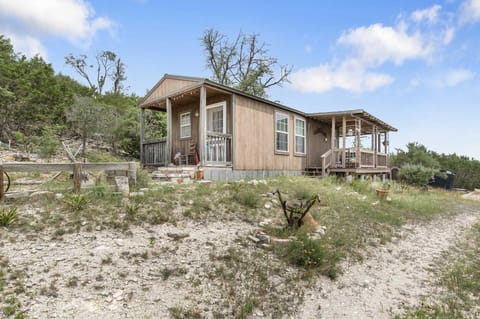 "Enjoyed everything about this location. Close to lots of good areas to shops. Will stay again," our guest Jesse shared about his recent stay here.