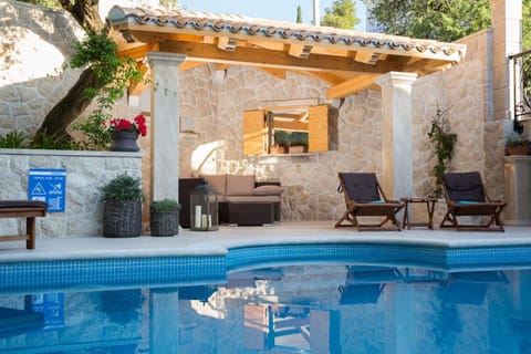 Pool | A heated pool, sun loungers