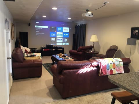 Living room | Smart TV, DVD player, books, video library