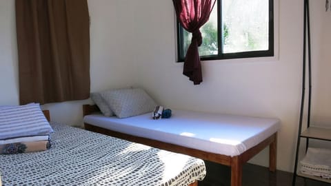 3 bedrooms, iron/ironing board, bed sheets