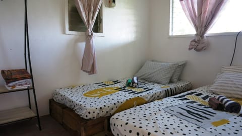 3 bedrooms, iron/ironing board, bed sheets