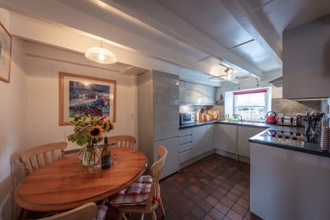 Kitchen & Dining area