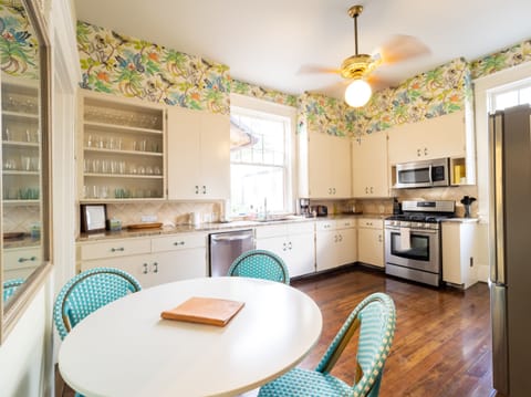 Updated kitchen with all your cooking needs