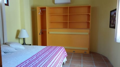 2 bedrooms, in-room safe, desk, iron/ironing board