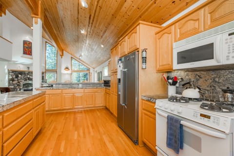 Large Kitchen Area for the Family and Friends To Enjoy Cooking Together