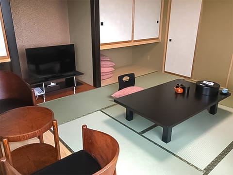 ・ Japanese-style room 8 tatami mats, all rooms can use free Wi-Fi