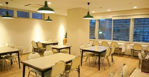 A dining room