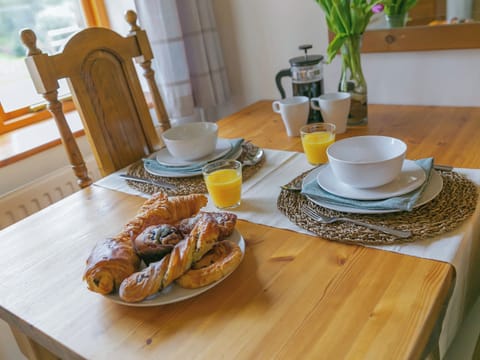 Dining area | Tankey Lake Farm- Teal - Tankey Lake Farm, Llangennith, near Swansea