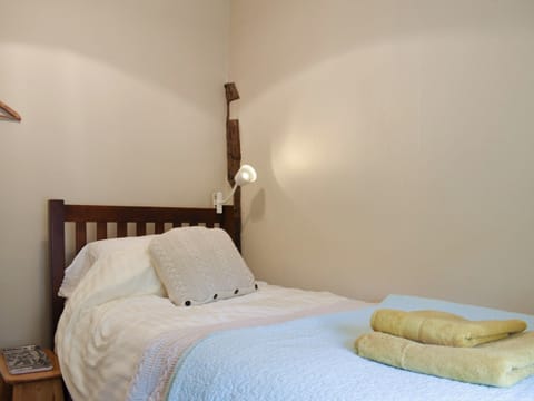 Peaceful single bedroom | Cenwulf Cottage, Winchcombe, near Cheltenham