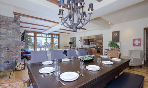 Cowboy Heaven Luxury Suite 1B, Dining, 2