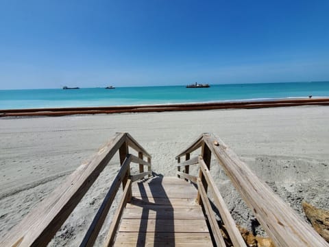 Beach nearby, sun loungers, beach towels