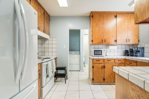 Kitchen | Standard Drip Coffee Maker | Cooking Basics