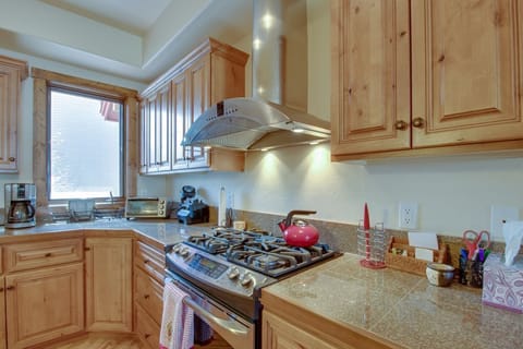 SWP Bear Crossing 845 cooking area in kitchen