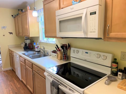 Feel free to dine out or cook in, or even order out for delivery. Fully stocked.