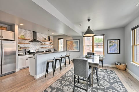 Dining Area | Dishware & Flatware Provided