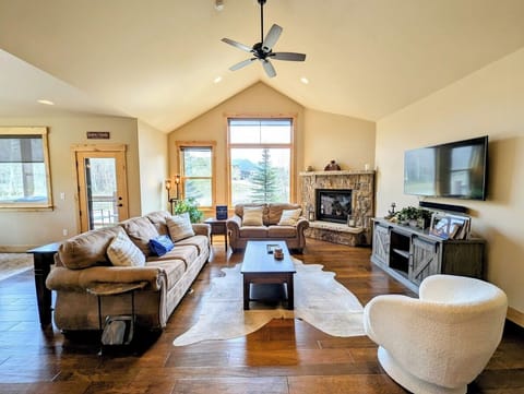 Stunning townhome in North Keystone