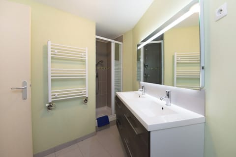 Combined shower/tub, hair dryer, towels, soap