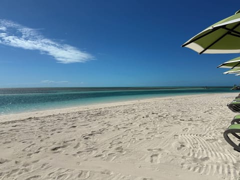 Beach nearby, sun loungers, beach towels