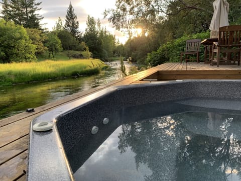 Outdoor spa tub