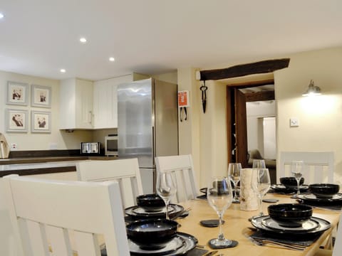 Well presented kitchen/ dining room | Clawdd Gwyn, Trefriw, near Llanrwst