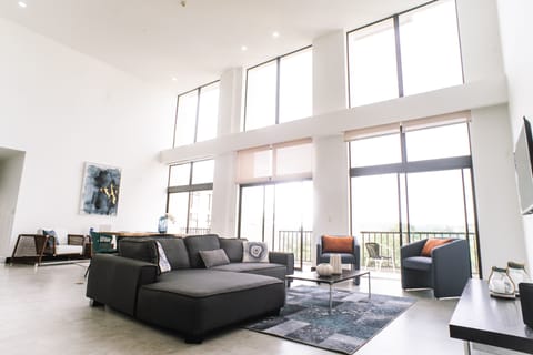 Living area | Smart TV, table tennis, printers