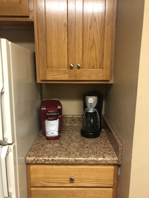 Coffee station with both a Keurig and Carafe coffee maker