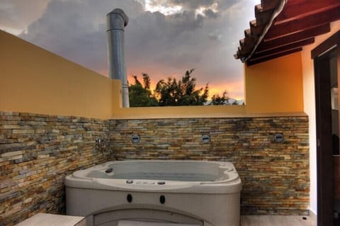 Outdoor spa tub