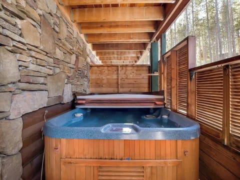 Indoor spa tub