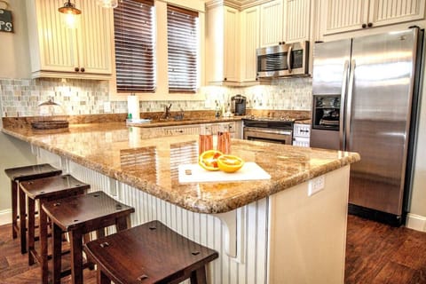 Prepare gourmet meals (or boozy brunches) for friends and family in our fully-equipped, modern kitchen.