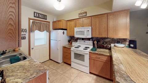 Oven, stovetop, dishwasher, coffee/tea maker