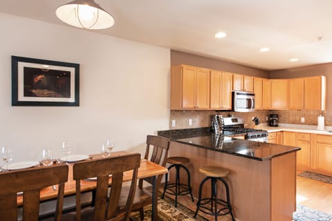 Dining area and breakfast bar