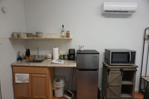 Microwave, coffee/tea maker, cookware/dishes/utensils