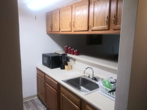 Fridge, cookware/dishes/utensils