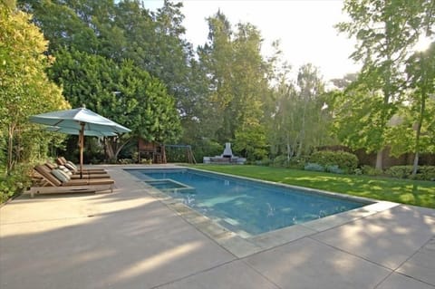 Huge backyard with outdoor fireplace, pool and jacuzzi, plus secure pool cover