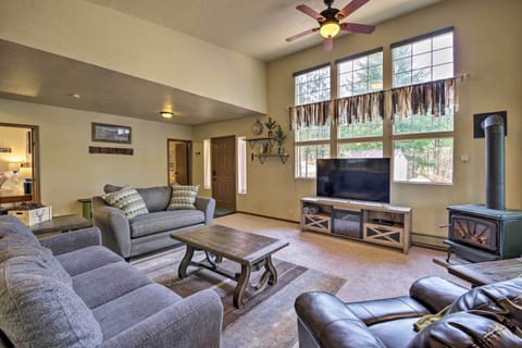 Living area | Flat-screen TV, fireplace