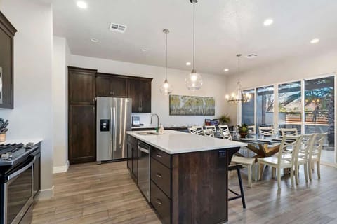 Kitchen with large island